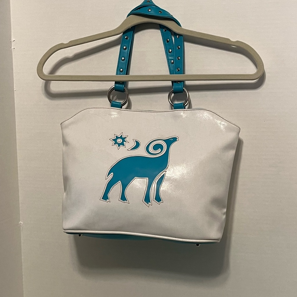 NWOT Fashion Express Women’s Ram Design Handbag. Turquoise & White.
